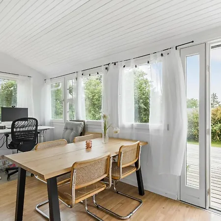 2 Bedroom Gorgeous In *